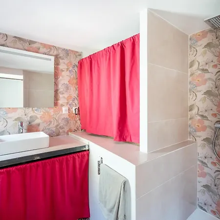 Chez Fleur Par Dodo A * Cassis